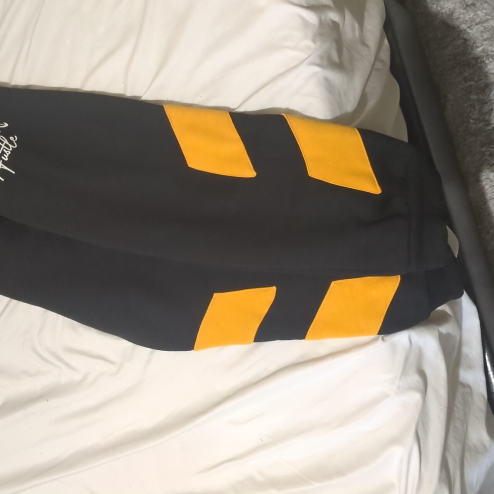 Joggers - Picture 2 of 4